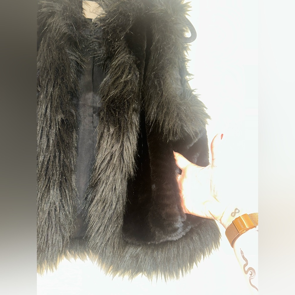 LOFT Black Faux Fur Vest - Picture 3 of 4